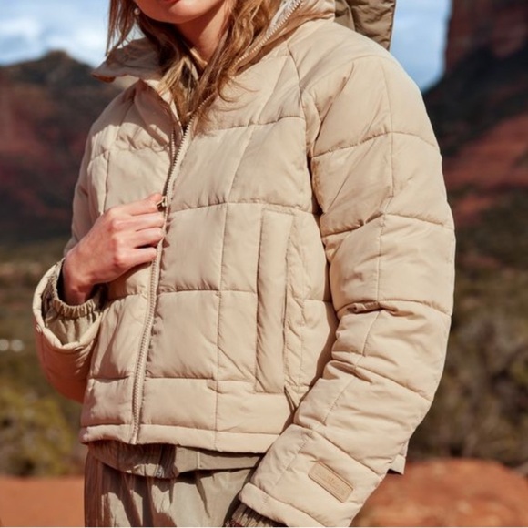 NWT HALFDAYS NELLIE packable quilted puffer in tan sizes XS,S,M,L, XL - Picture 3 of 15